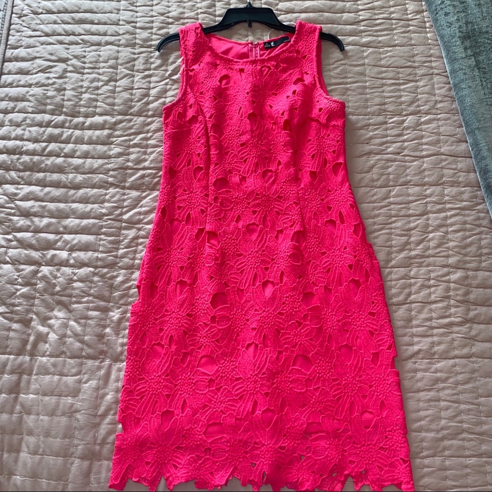 Beautiful Leslie fey hot pink dress